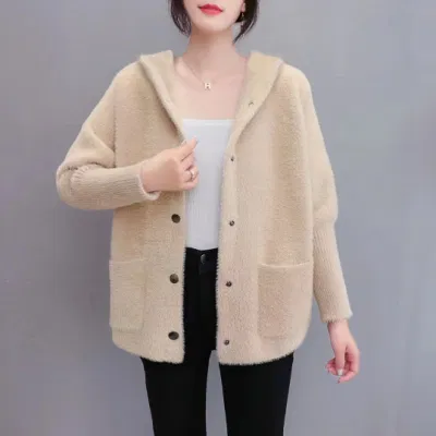 Cardigan con cappuccio in velluto di visone imitazione 2023 Autunno e inverno Nuovo maglione di colore solido Cappotto corto in velluto di visone ispessito allentato femminile